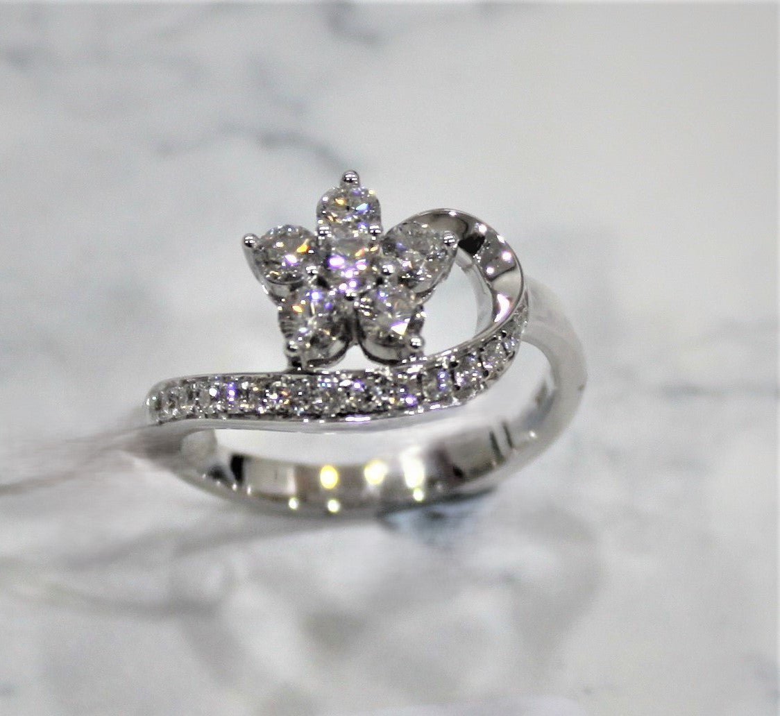 18K White Gold Floral Diamond Ring